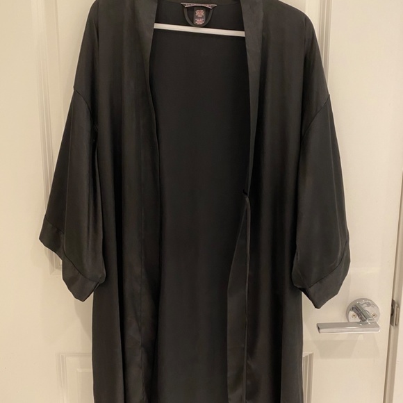 VS Satin Robe - Picture 2 of 4